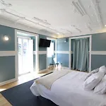 Lovely Bedroom With Patio In Lisbon