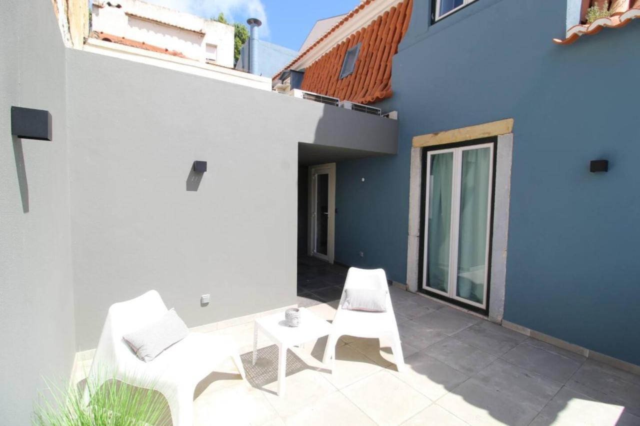 Lovely Bedroom With Patio In Casa de Férias Lisboa