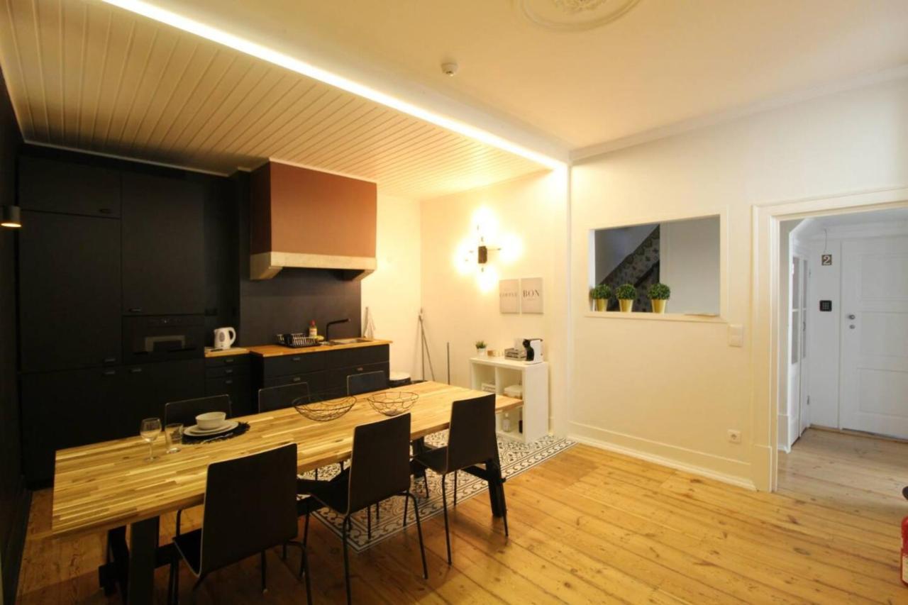 Lovely Bedroom With Patio In * Lisboa